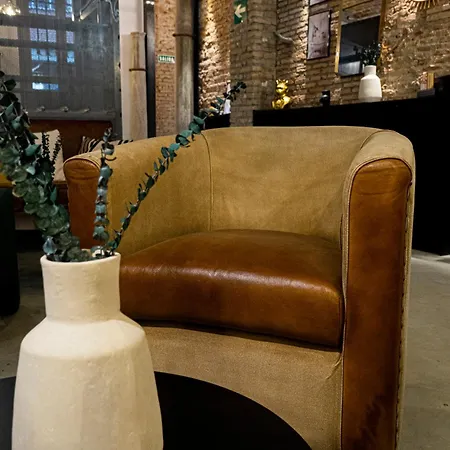 Black Swan Hostel