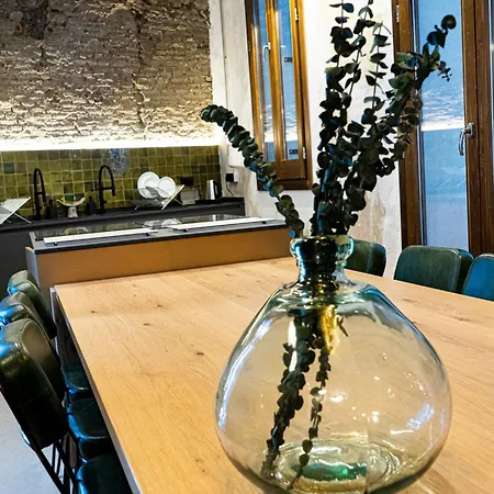 Hostal Black Swan Granada