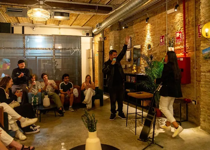 Black Swan Hostel
