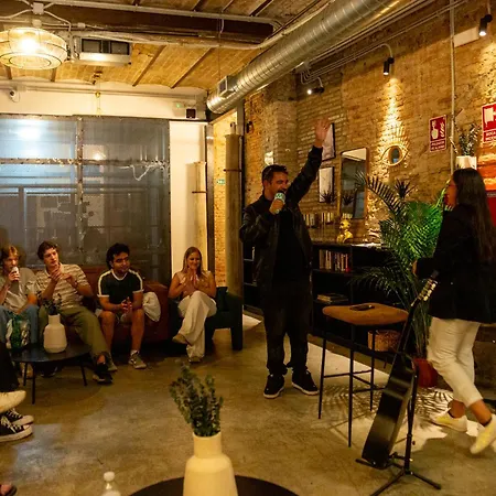 Black Swan Hostel